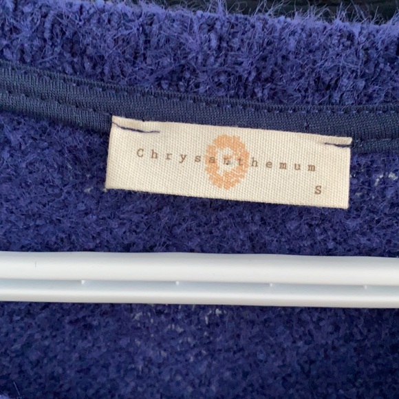 Chrysanthemums size small but made big more a large purple very soft with knot - Picture 2 of 2